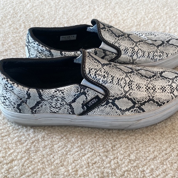 Snake Print Vans Mens 7.5 or Women's 9 / 9.5 - Picture 1 of 8